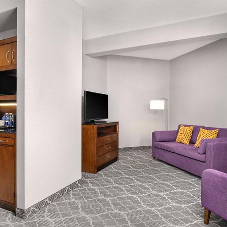 Hilton Garden Inn Calgary Airport Екстер'єр фото