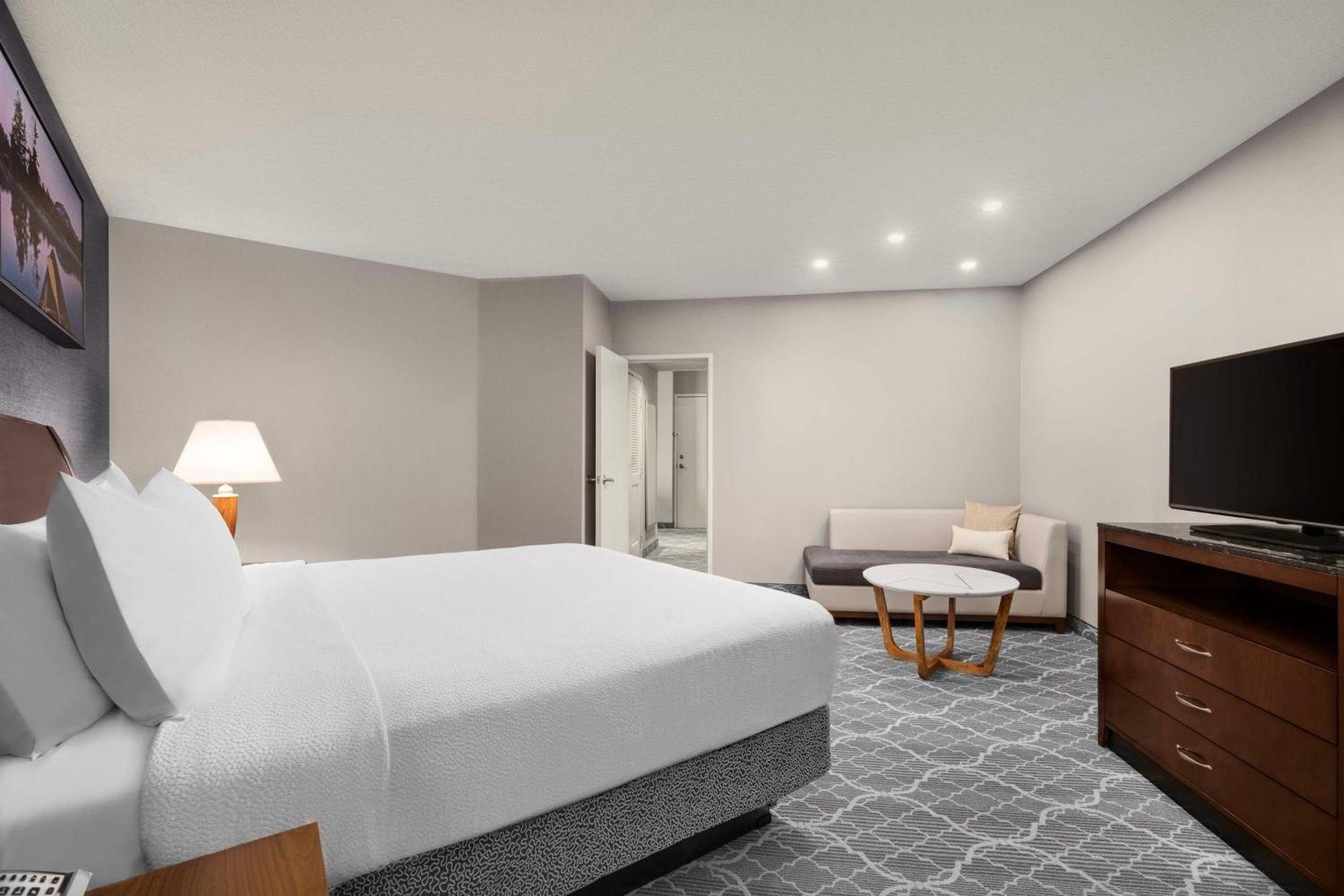 Hilton Garden Inn Calgary Airport Екстер'єр фото