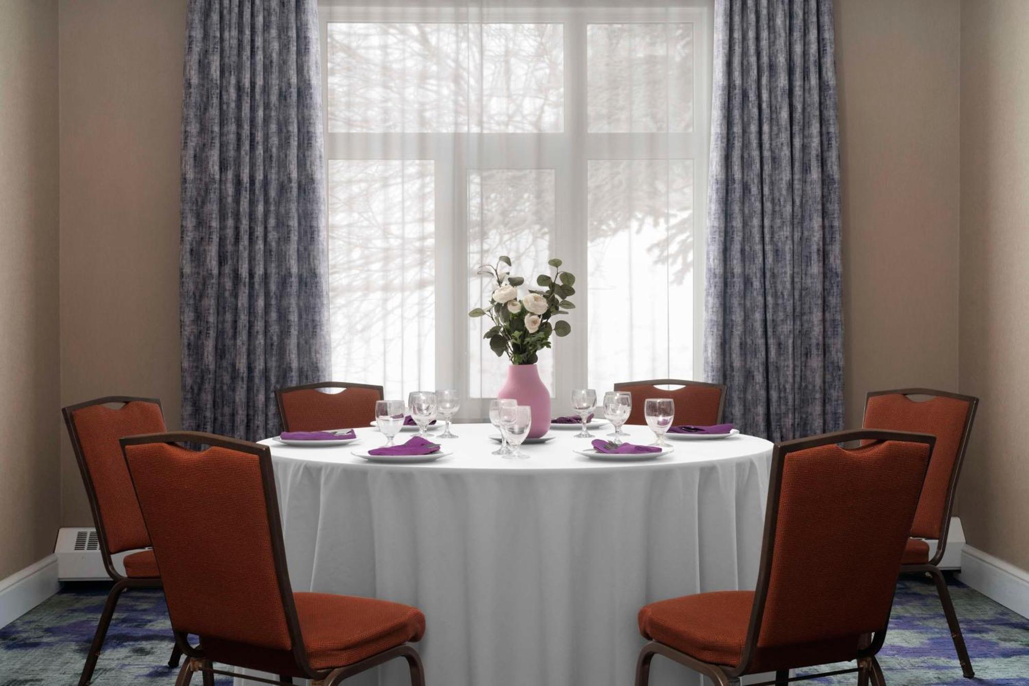 Hilton Garden Inn Calgary Airport Екстер'єр фото