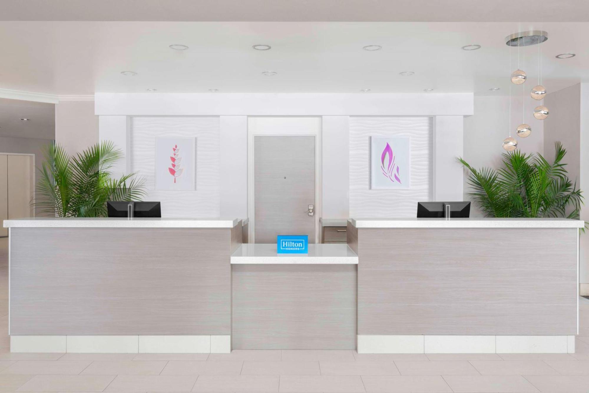Hilton Garden Inn Calgary Airport Екстер'єр фото