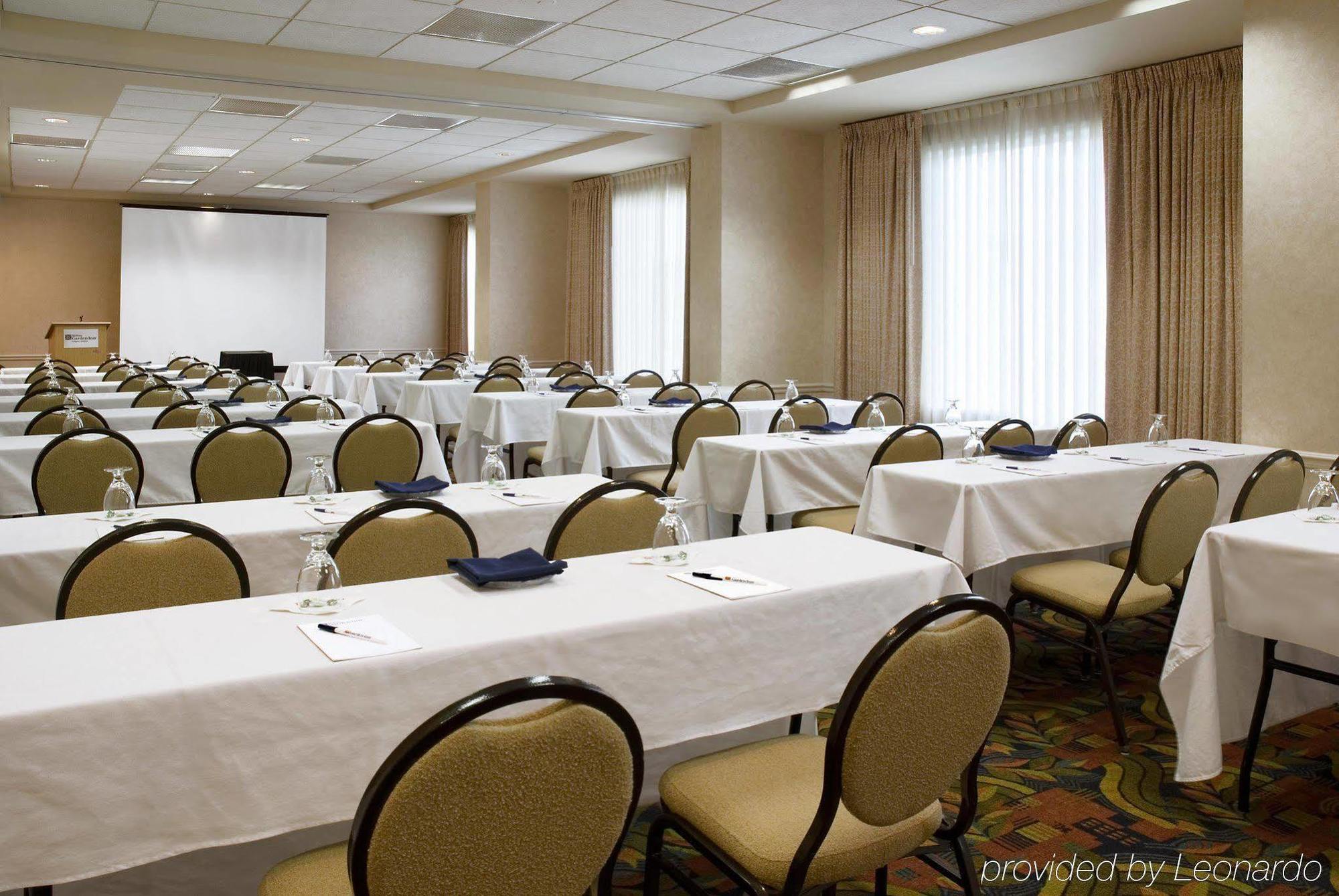 Hilton Garden Inn Calgary Airport Зручності фото