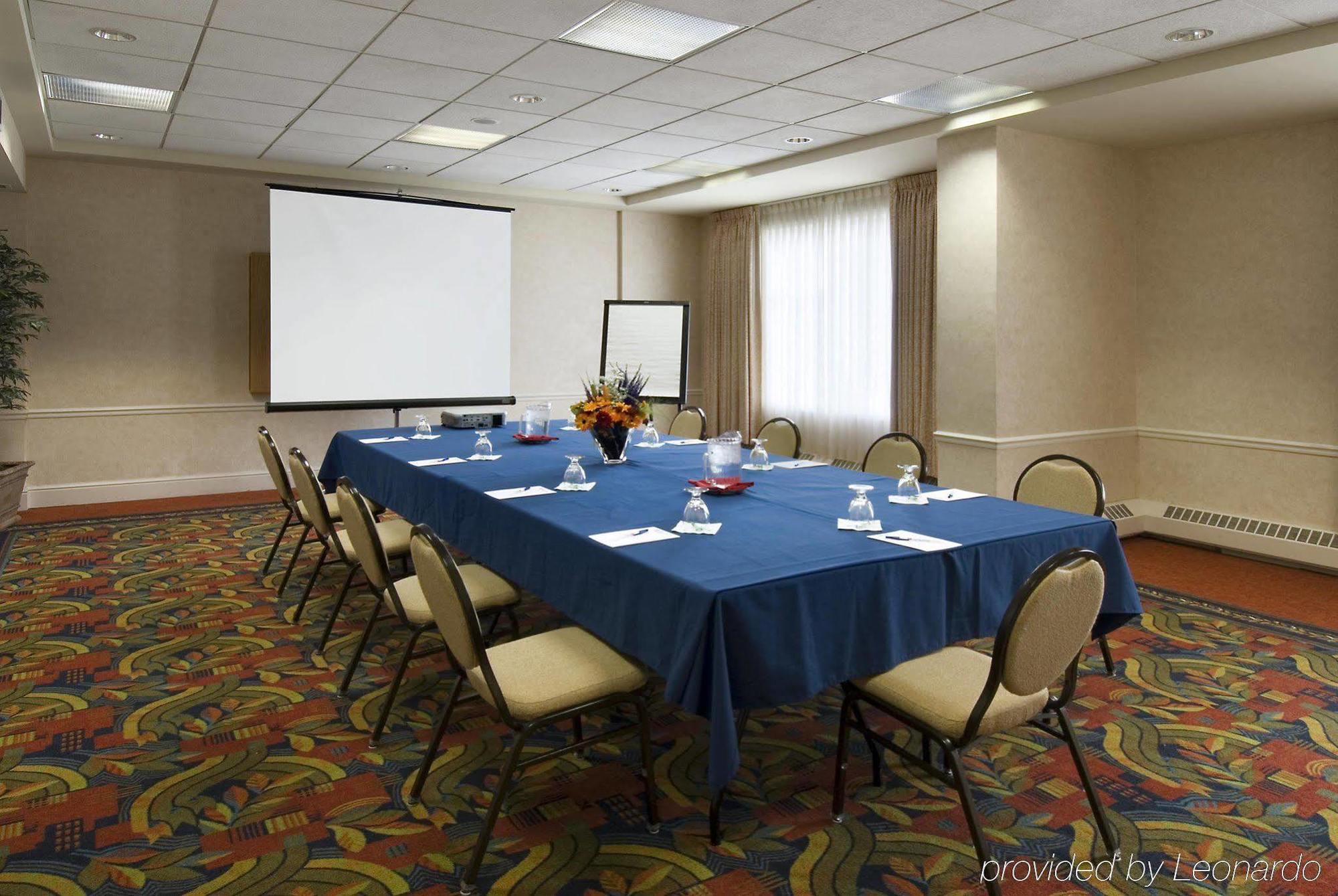 Hilton Garden Inn Calgary Airport Зручності фото