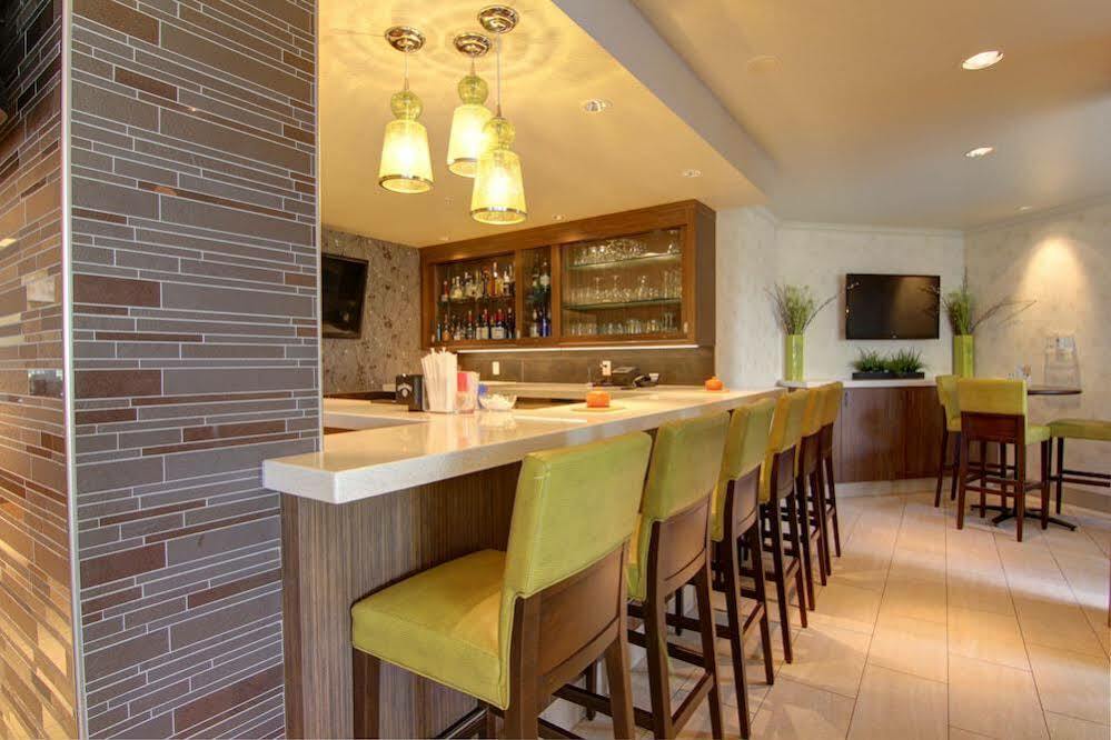 Hilton Garden Inn Calgary Airport Екстер'єр фото